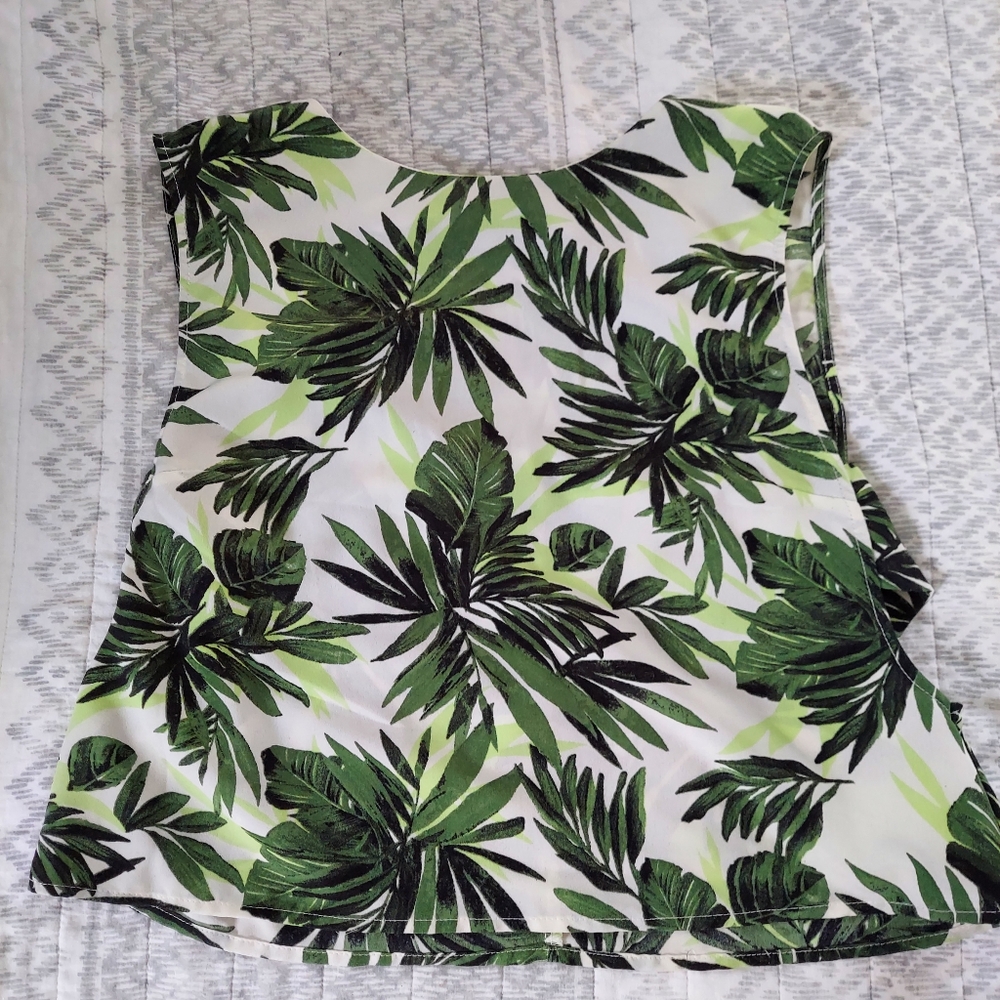 Forever 21 Botanical Tropical Sleeveless Top, M